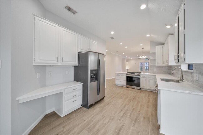 Building Photo - 14127 Highcroft Dr