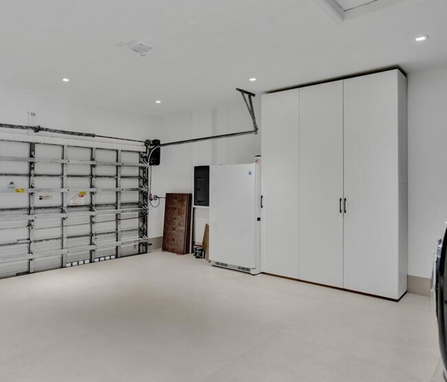 Building Photo - 3234 SW 53rd Ct