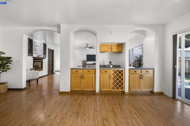 Building Photo - 41345 Roberts Ave