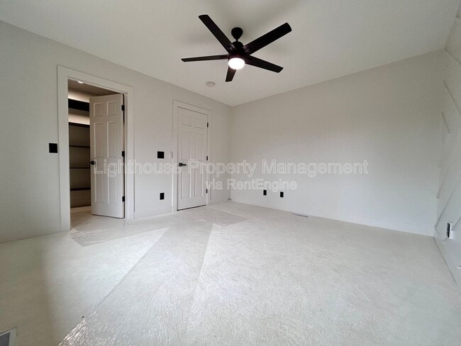 Building Photo - 1505 N Green Creek Rd