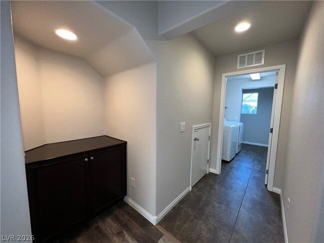 Building Photo - 10804 Leatherstocking Ave