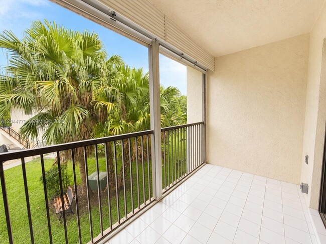 Building Photo - 405 Lakeview Dr