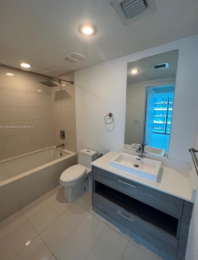 Building Photo - Live at the amazing Dua Residences || 1Bed/1bath