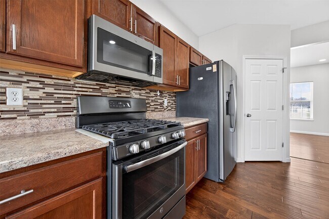 Building Photo - 3501 Charlestowne Crossing Dr