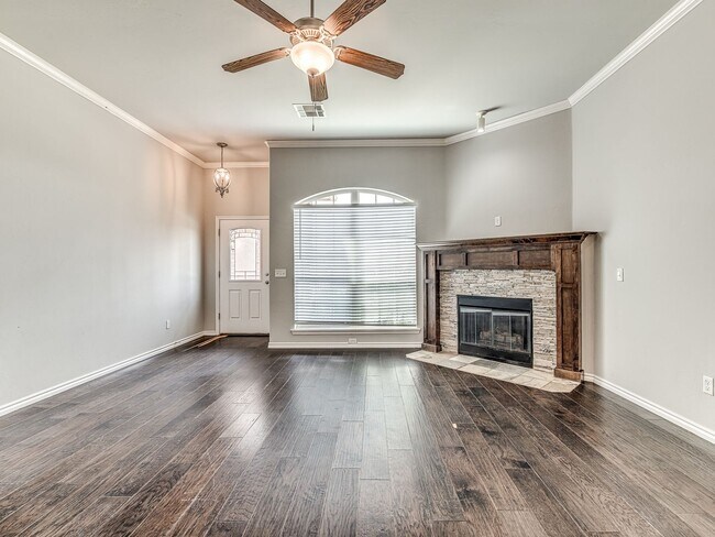 Building Photo - Updated Home + Montague Neighborhood + 3 b...
