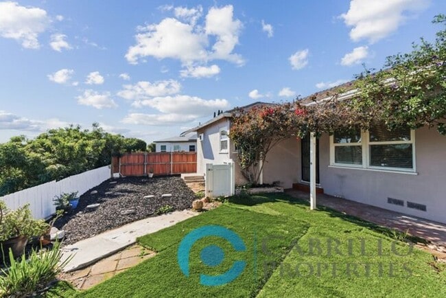 Building Photo - 2215 Marigold Pl