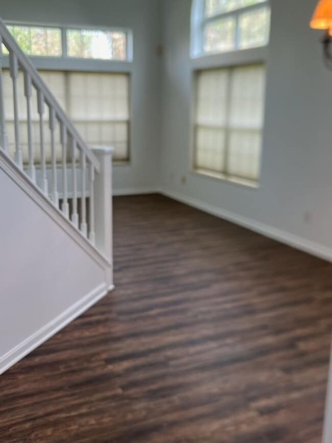 Building Photo - 591 Azalea Cir