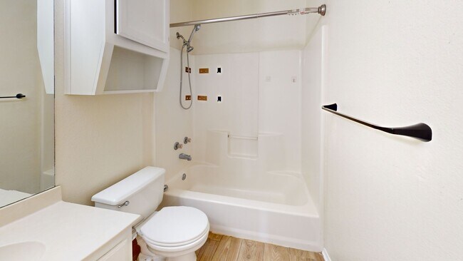 Building Photo - 802 Hackberry St