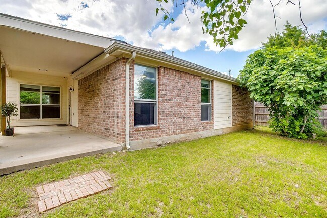 Building Photo - Amazing 3 Bed, 2 Bath Awaiting New Tenants- Burleson ISD- 76028