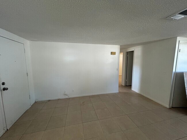 Building Photo - 10415 Alma St