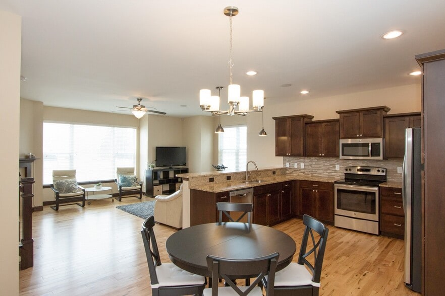 Building Photo - 320 Clark Dr