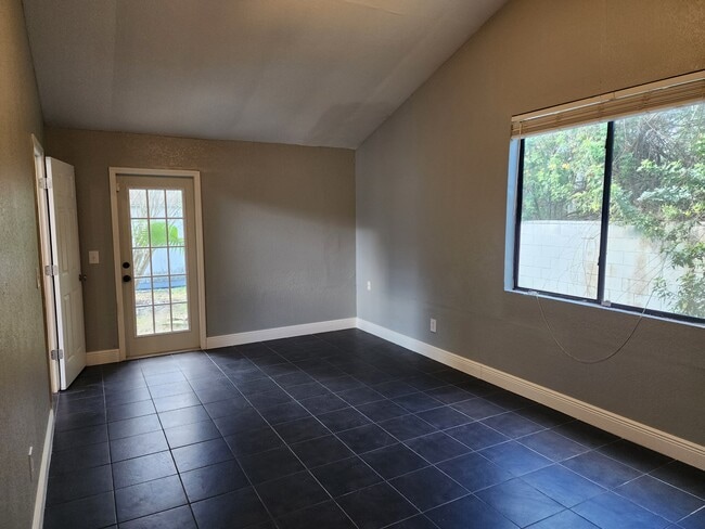 Building Photo - 5632 Pinerock Rd