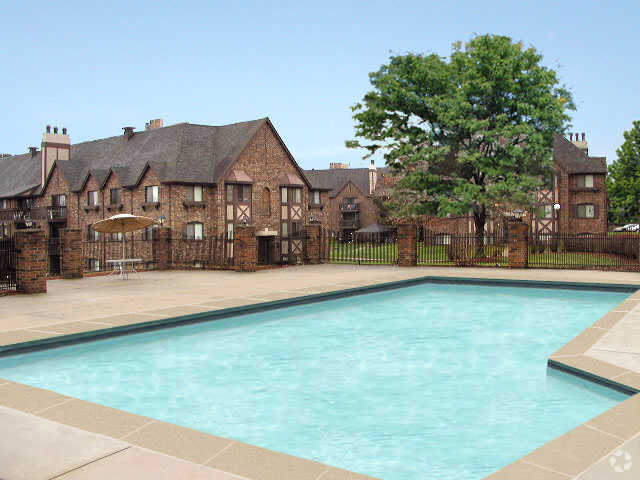 Primary Photo - Candlewyck Apartments