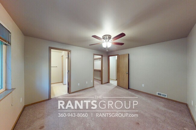 Building Photo - Great Location!  Quiet Neighborhood!