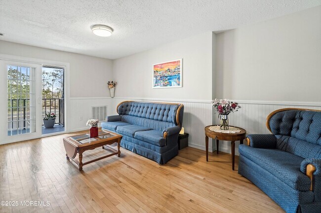 Building Photo - 98 Beachway Ave