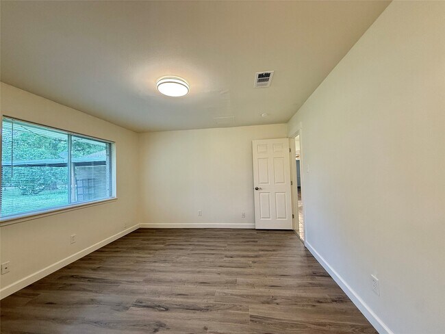 Building Photo - 2043 Cherry Laurel Dr