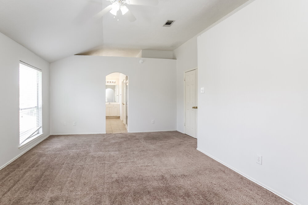 Building Photo - 17902 Scenic Oaks Dr