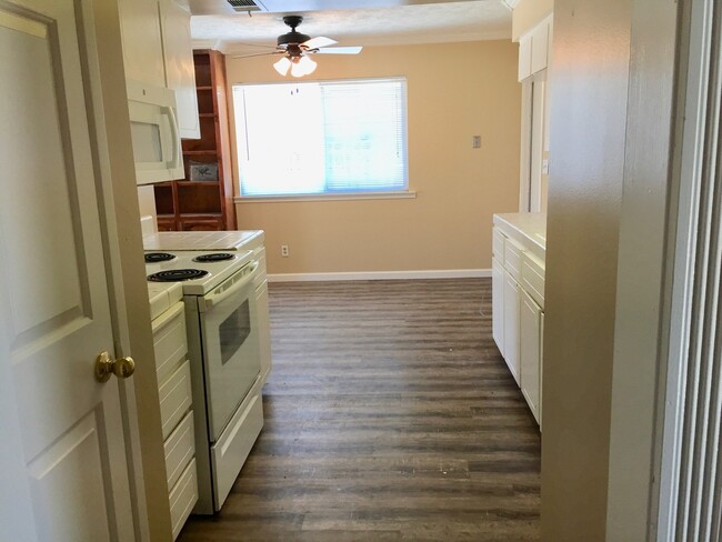 Building Photo - Ashlan & Fowler 3 Bedroom - Griffith Ave.