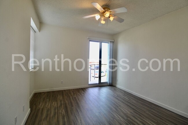 Building Photo - La Jolla, 5383 Chelsea St #104, Beautiful Ocean Views, Controlled Access Building and Parking!