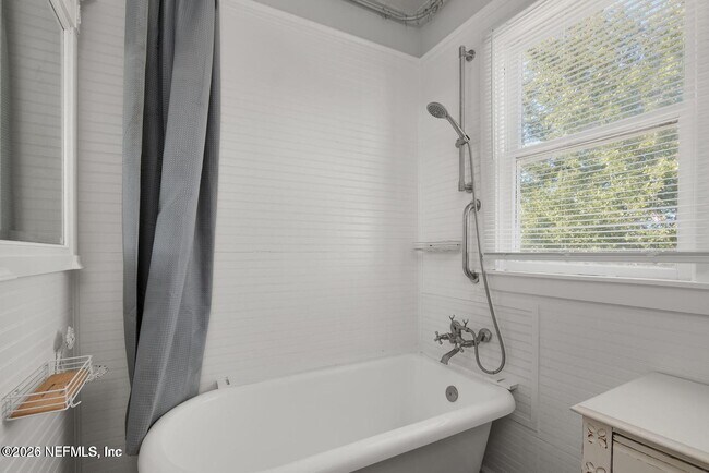 Building Photo - 251 Charlotte St