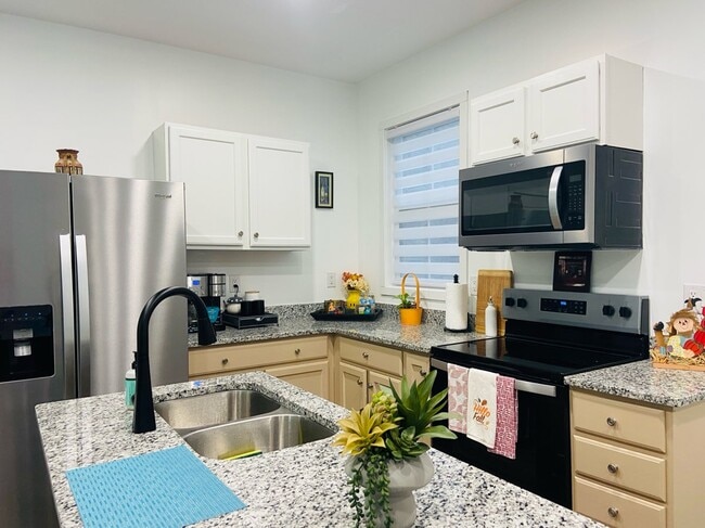 Kitchen - 900 Adams Rd