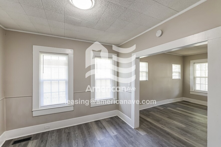 Building Photo - 7110 1st Ave S