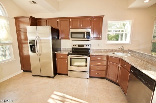 Building Photo - 395 Terrace Ln
