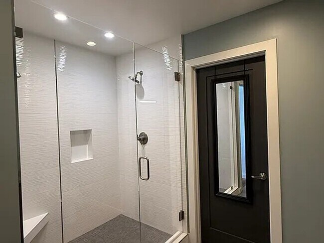 Building Photo - Luxury Penthouse Condo w/Large Private Terrace, Outdoor Kitchen – a must see! PROGRESSIVE