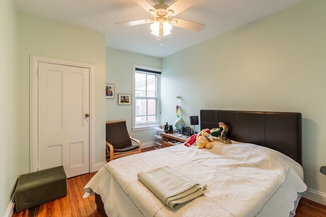 Building Photo - 206 S 43rd St