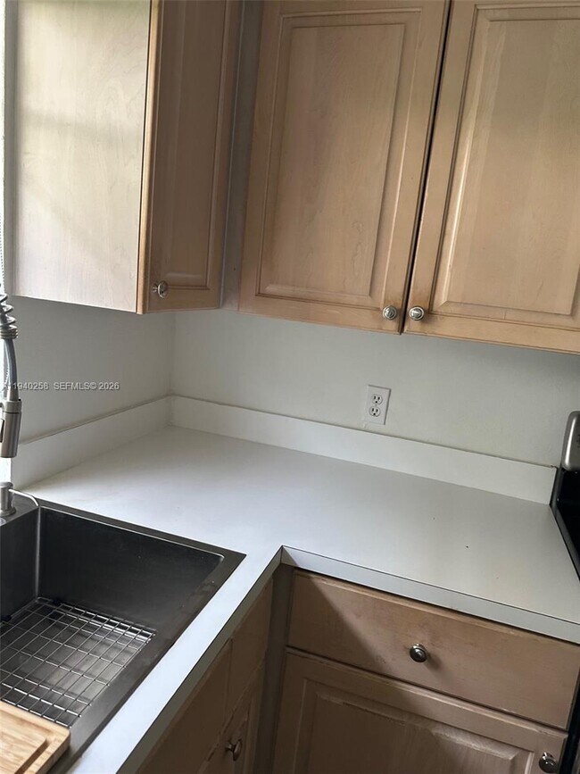 Building Photo - 60 Park Dr