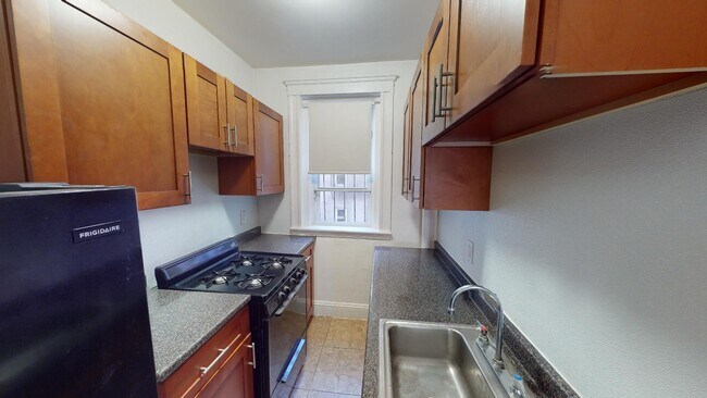 Building Photo - 9/1 No Fee! Split-style 2BR near Kenmore, BU, Northeastern, Longwood!