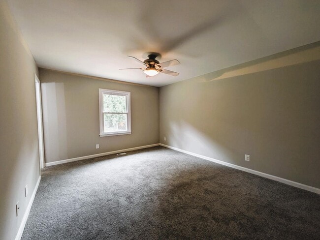 Building Photo - 929 Greenbriar Dr