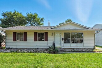 Building Photo - 3 bedroom home! **Move in special**