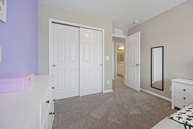 Building Photo - Stunning 5 Bed / 4 Bath Bradley Ranch Home with Finished Basement & Multiple Spacious Entertainin...