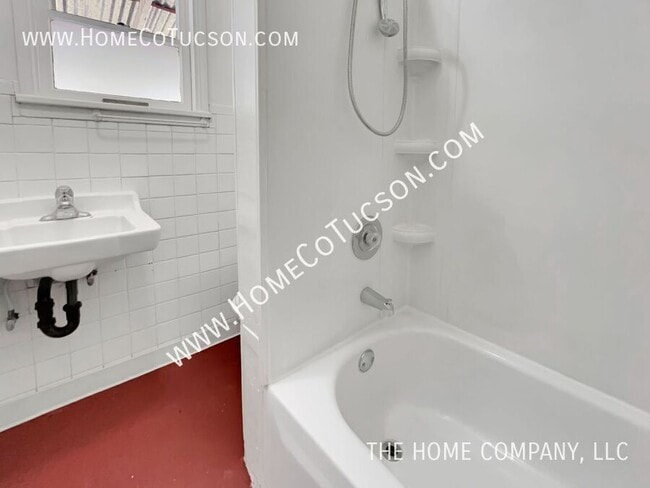 Building Photo - 1721 E Adelaide Dr