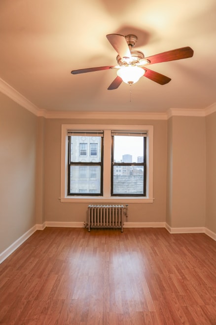 Building Photo - 922 W Eastwood Ave