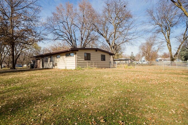 Building Photo - 500 Eldora Ln
