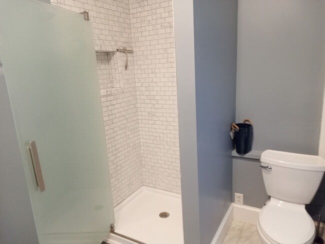 Building Photo - Gorgeous house walking distance from Biltmore Village available now!