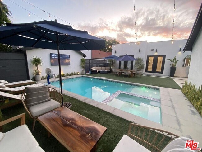 Building Photo - 1420 Stearns Dr