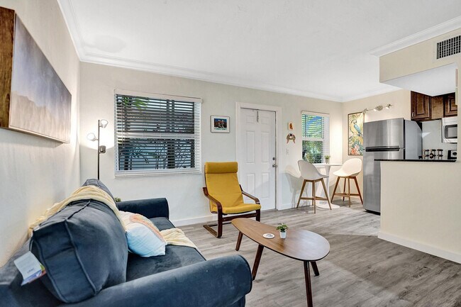 Building Photo - 417 NE 17th Ave