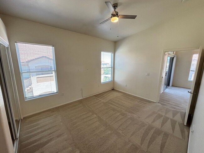 Building Photo - Beautiful 2Bed/2Bath Condo located in Henderson's Mission Ridge gated Community