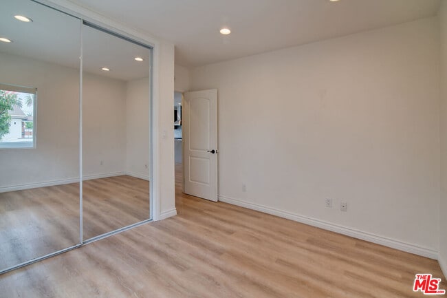 Building Photo - 2616 W 77th St