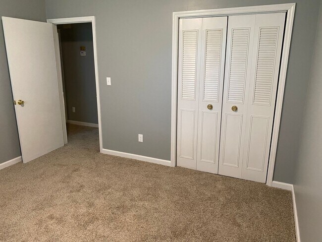 Building Photo - Three Bedroom, Large Lot, Pet Friendly,Hixson! ***Monthly rent $1900.00!***