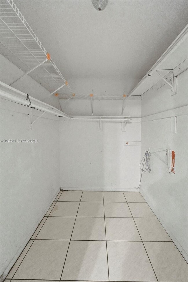 Building Photo - 9311 Wedgewood Dr