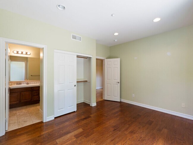 Building Photo - 5250 Coleridge Ct