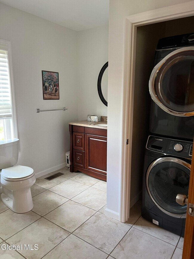 Building Photo - 165 Lake Ave