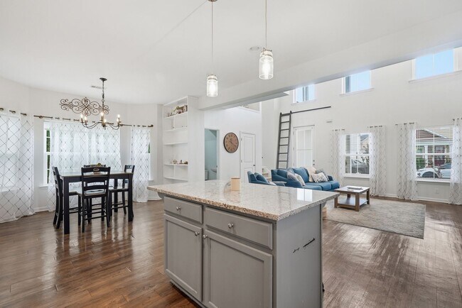 Building Photo - Like New Home For Lease in Rice Creek!