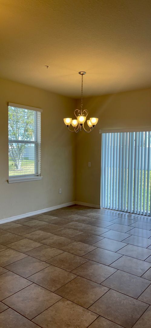 Building Photo - 3 Bedroom / 2.5 Bath / 2 Car Garage Townho...