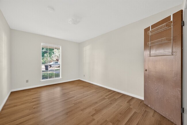 Building Photo - 9218 Rowan Ln