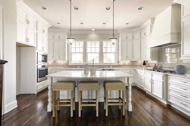 Building Photo - 2077 McAvoy Dr